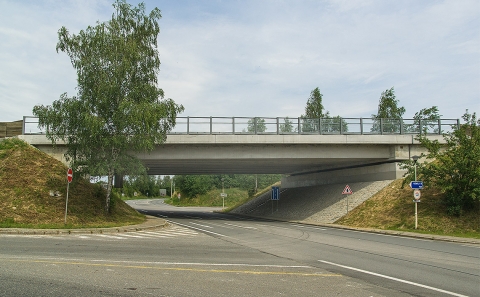 Most ev.č. 19-044 s PHS za svodidlem MS4/H2
